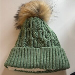 B28 Green hat